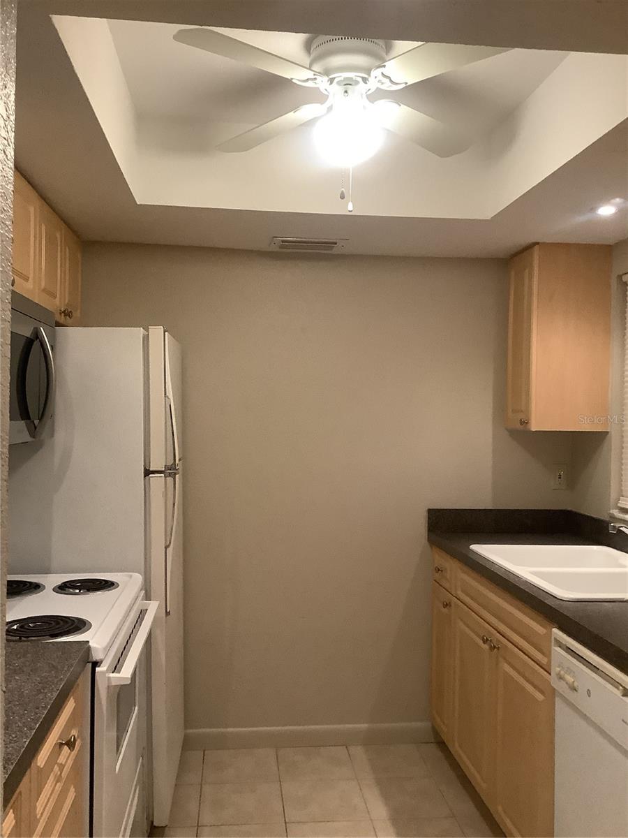 EASTFIELD SLOPES A CONDOMINIUM - Residential Lease