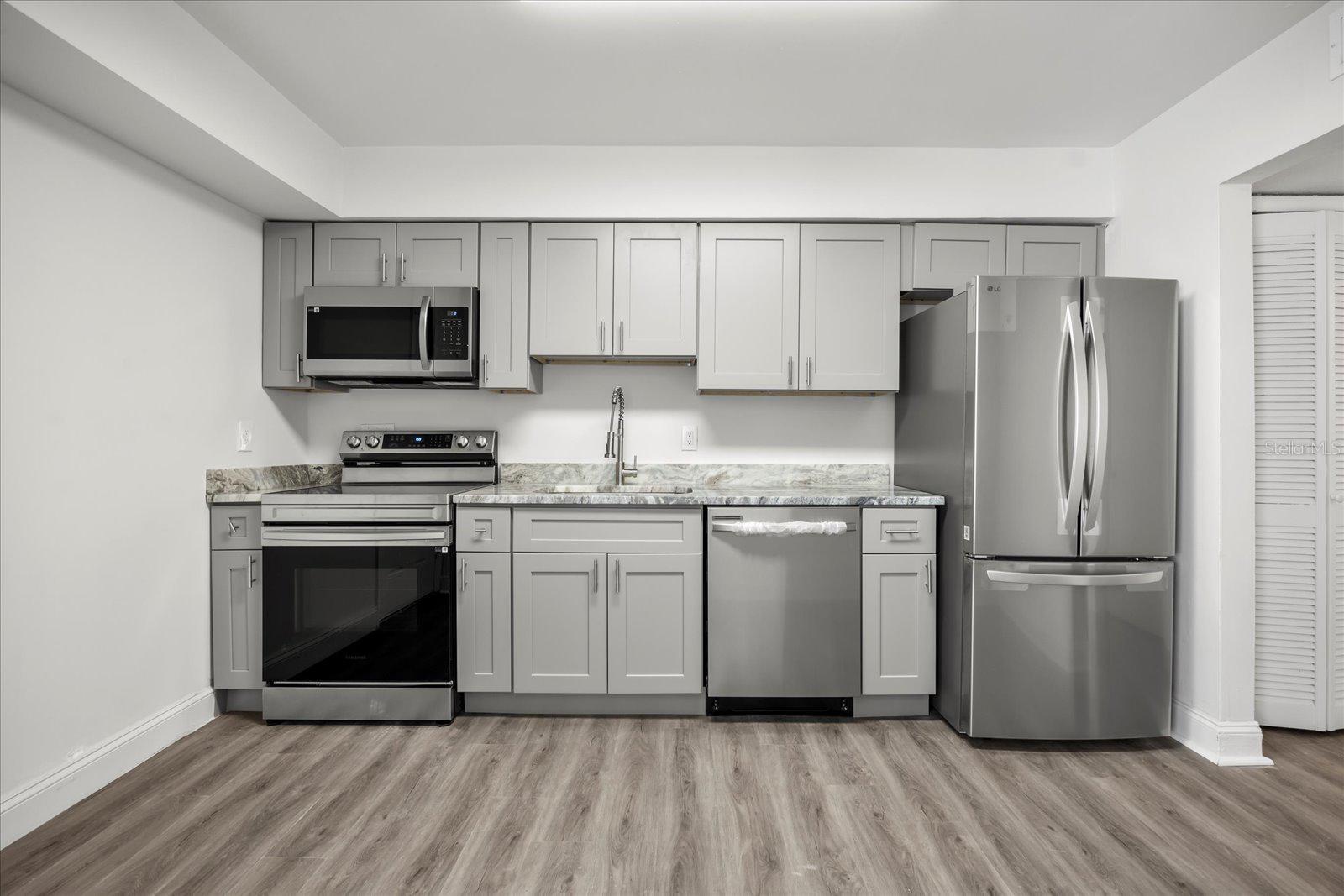 ALTAMONTE HEIGHTS - Residential Lease