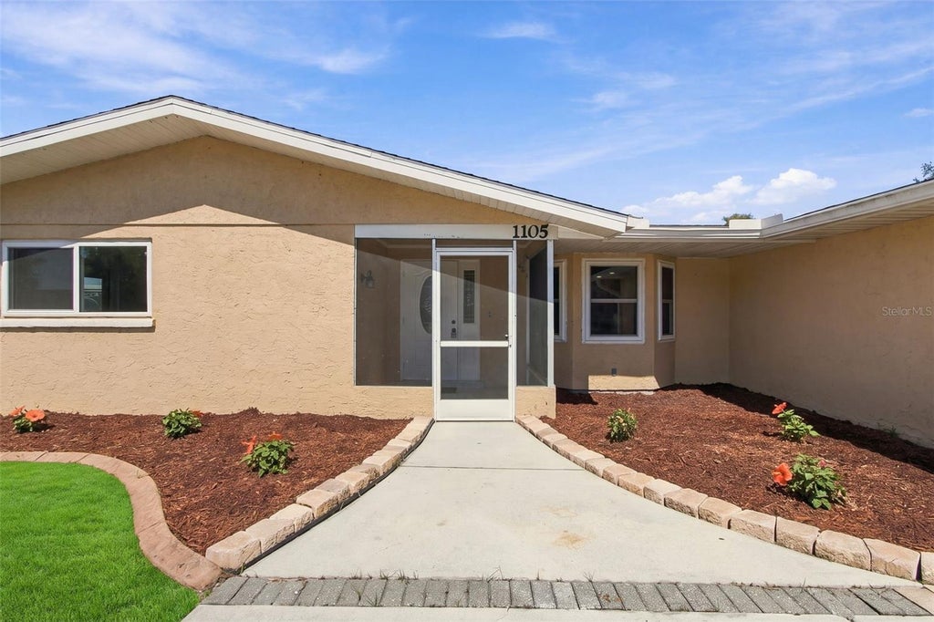 Photo of 1105 Gulf Coast Boulevard, Venice, FL 34285 (MLS # C7531843)