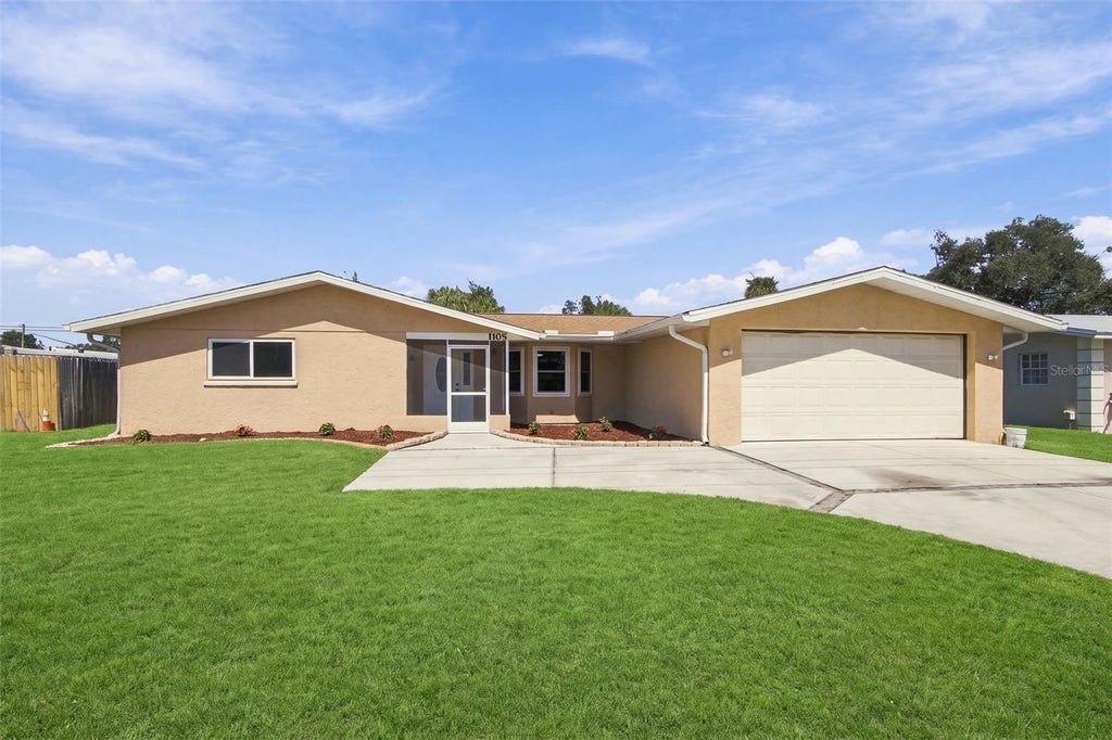 Photo of 1105 Gulf Coast Boulevard, Venice, FL 34285 (MLS # C7531843)