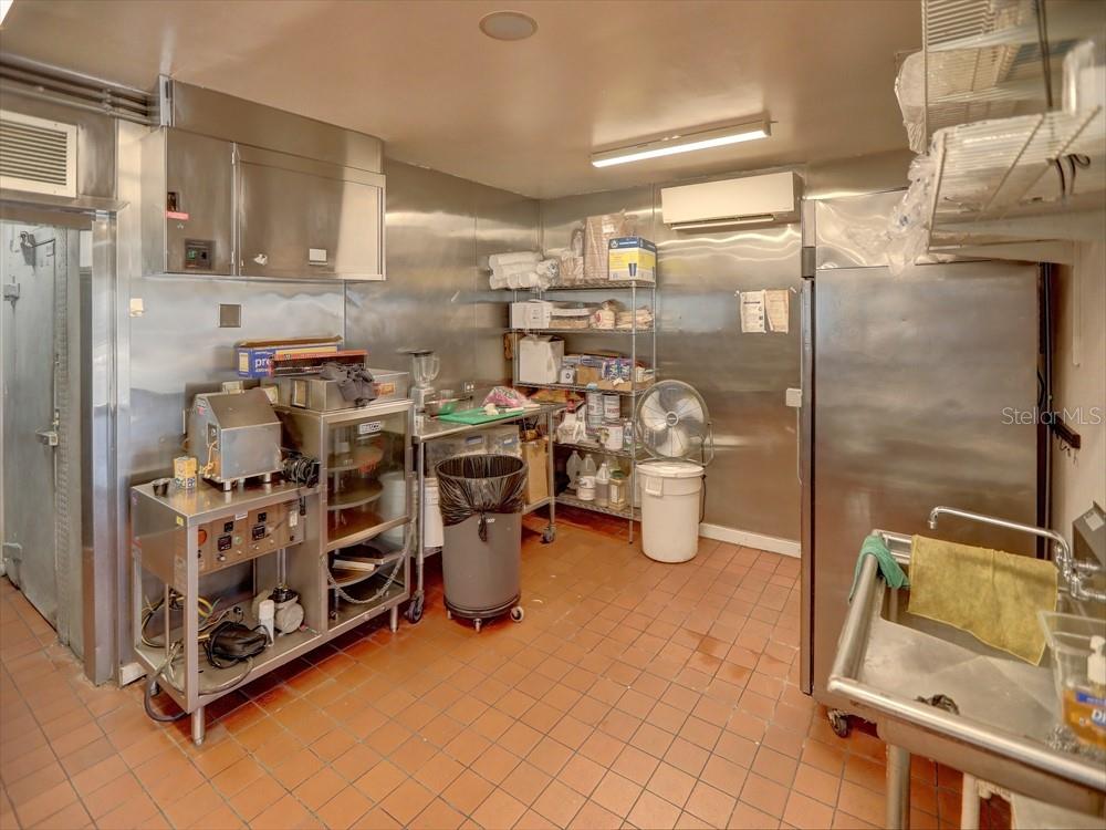 1881 W FAIRBANKS AVENUE