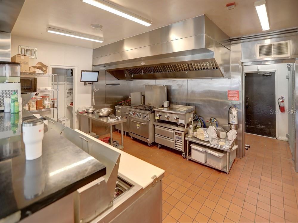 1881 W FAIRBANKS AVENUE