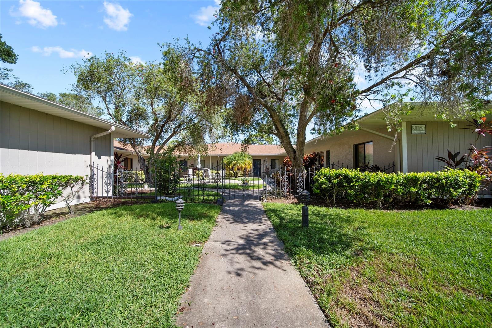 COUNTRY OAKS CONDO 01 - Residential