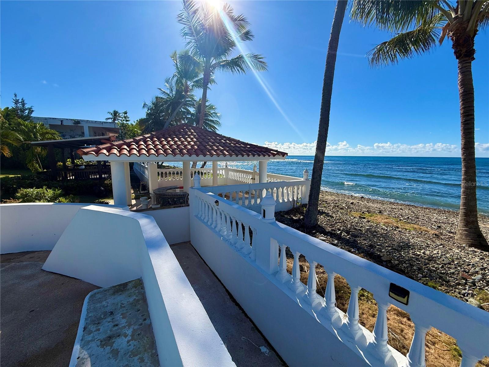 Carr #3 BEACH FRONT GUEST HOUSE