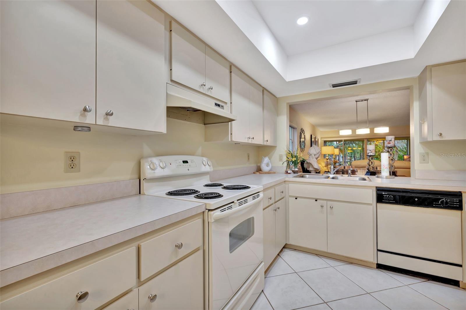 WEDGEWOOD LAKE - Residential