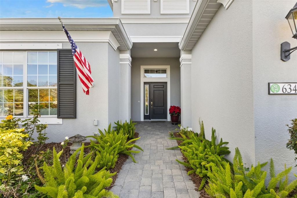 Photo of 6343 Laurel Wood Run, Sarasota, FL 34243 (MLS # A4680976)