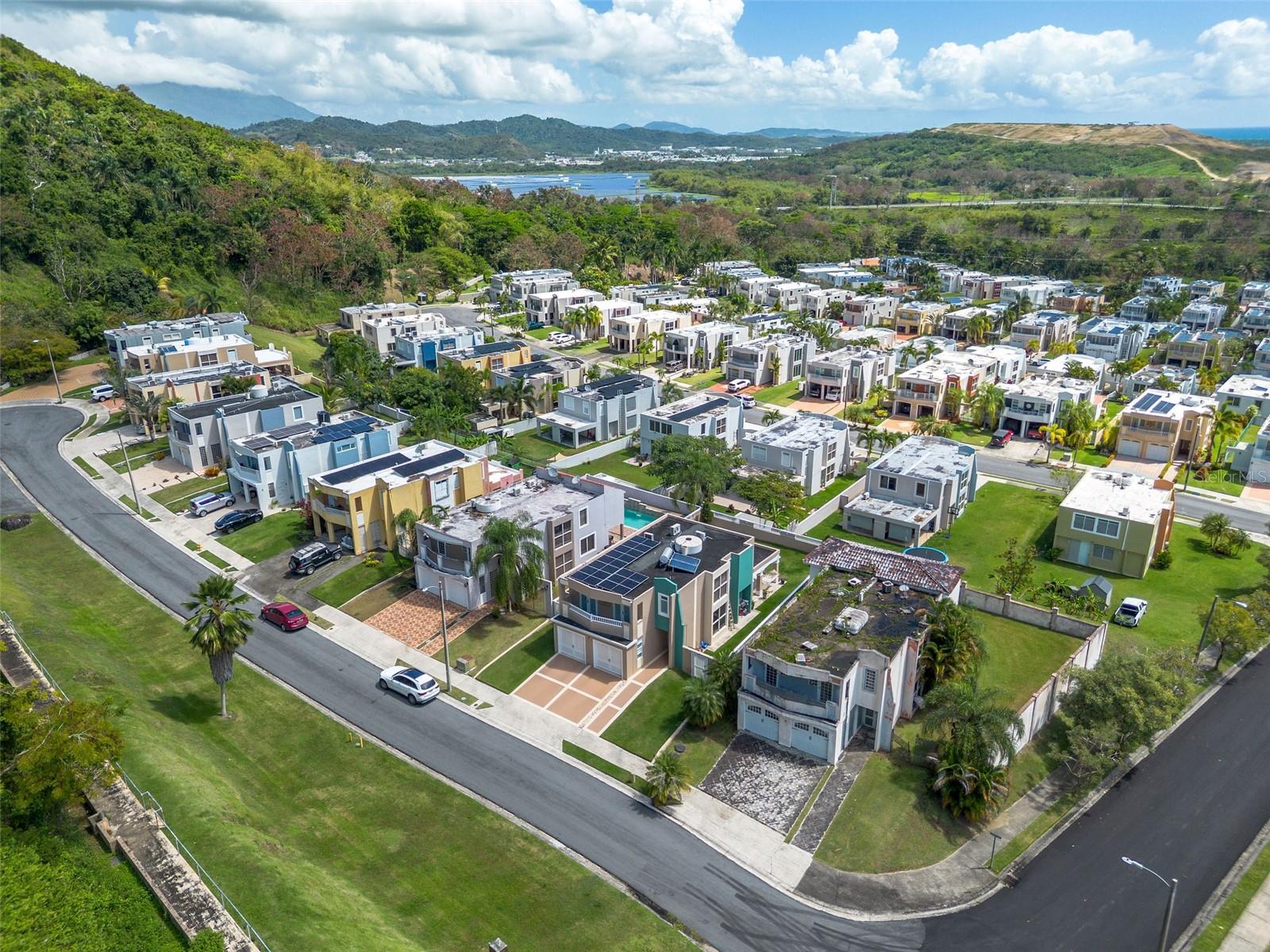 URB. MIRADERO - Residential