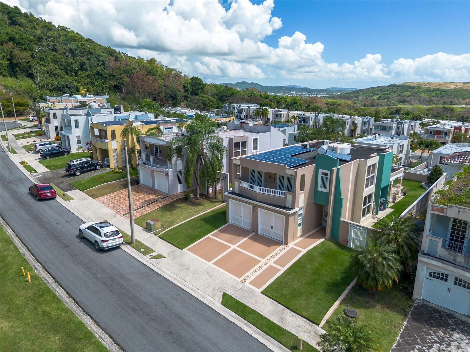 URB. MIRADERO - Residential