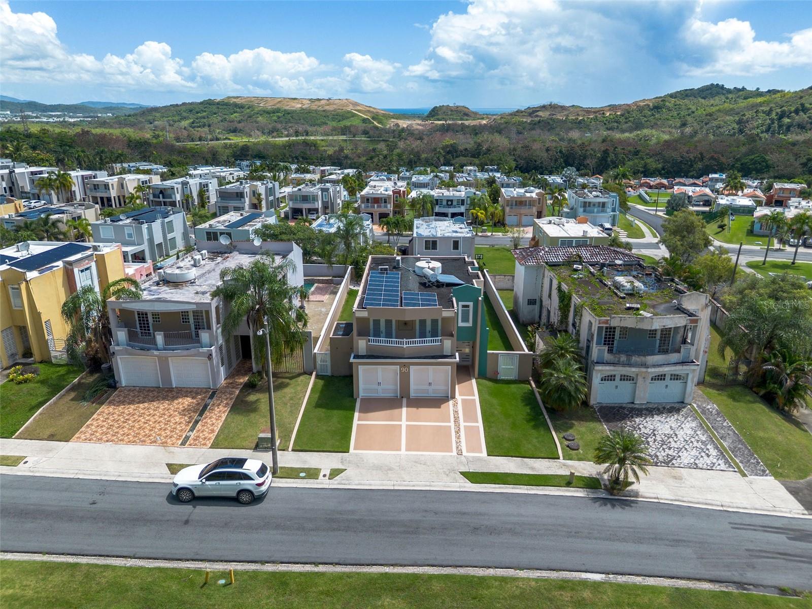 URB. MIRADERO - Residential