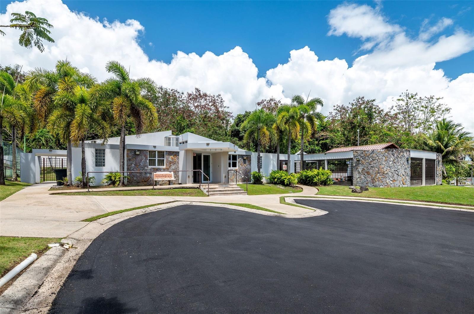 URB. MIRADERO - Residential