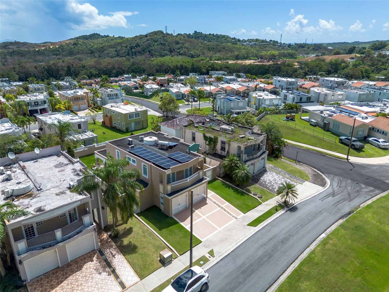 URB. MIRADERO - Residential