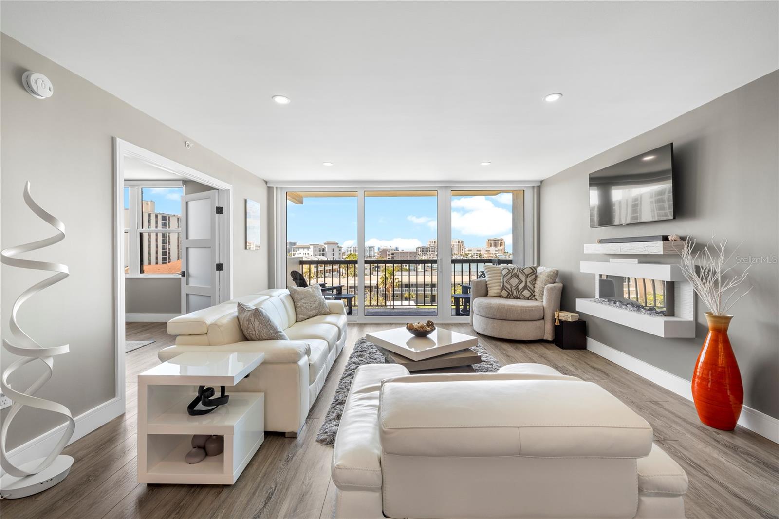 STARBOARD TOWER - Residential