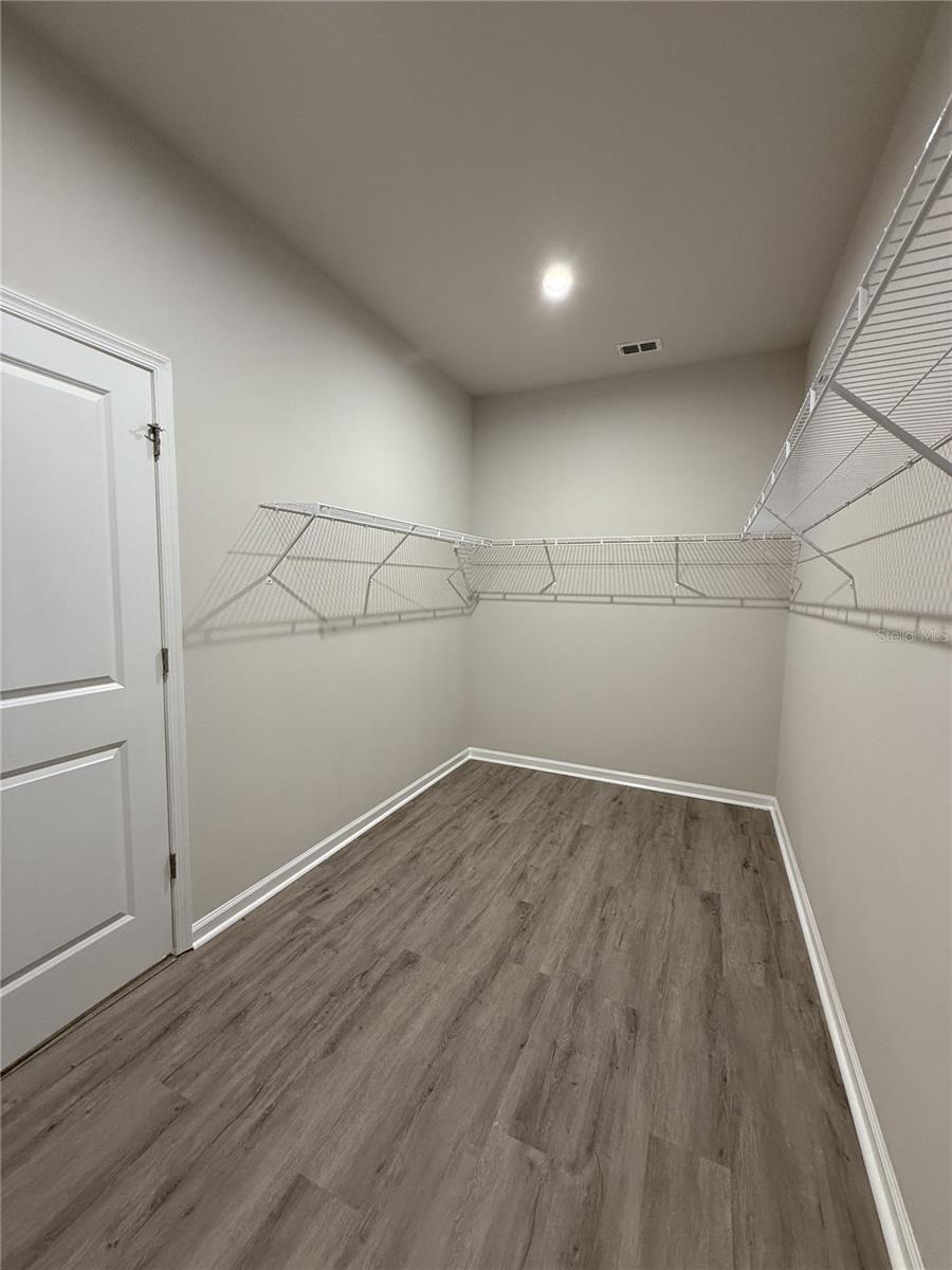 DORA LANDINGS - Residential Lease