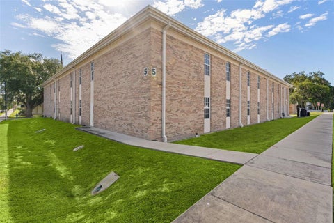 Photo of 1019 W Main Street, Leesburg, FL 34748 (MLS # G5118381)