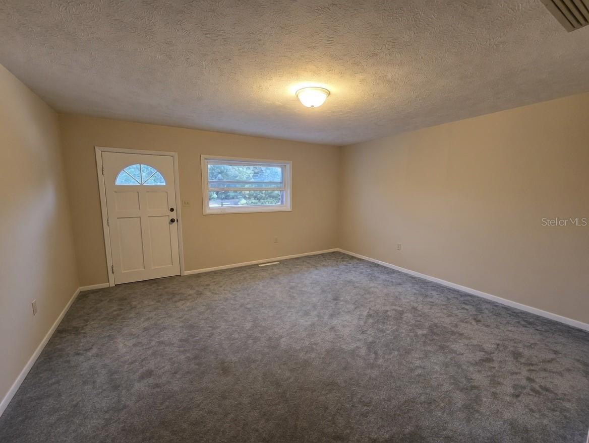 COM AT NW COR OF SE 1/4THN S ALG WLY - Residential