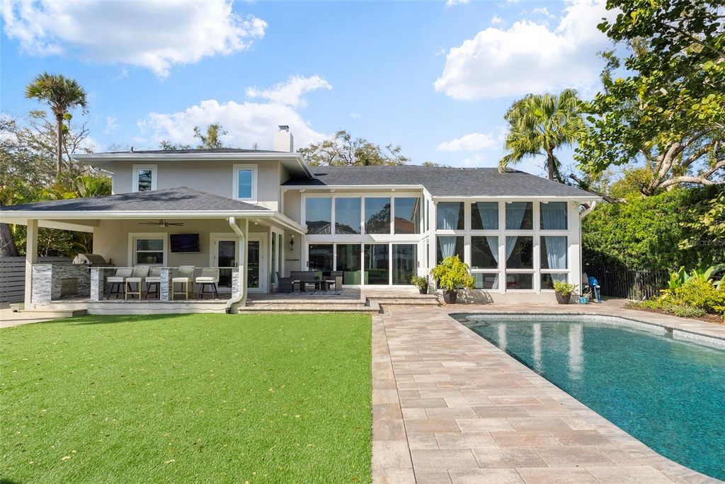 Photo of 5018 S The Riviera Street, Tampa, FL 33609 (MLS # TB8452301)