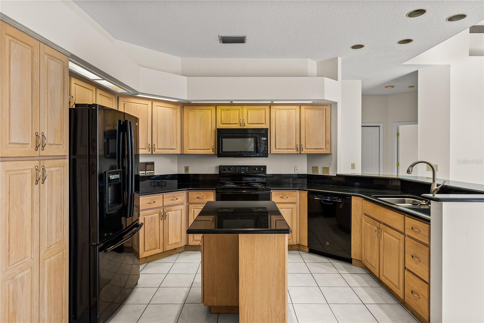 LAKE BERNADETTE - Residential