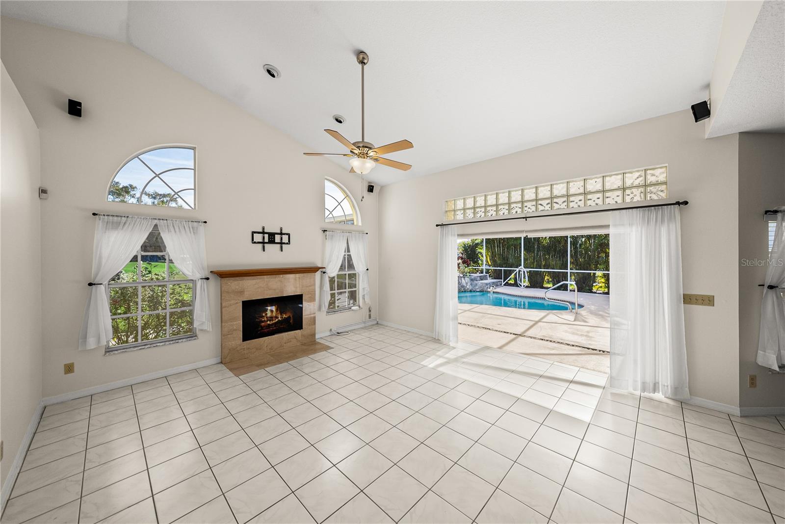 LAKE BERNADETTE - Residential