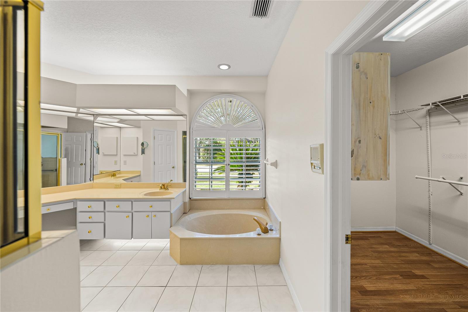 LAKE BERNADETTE - Residential