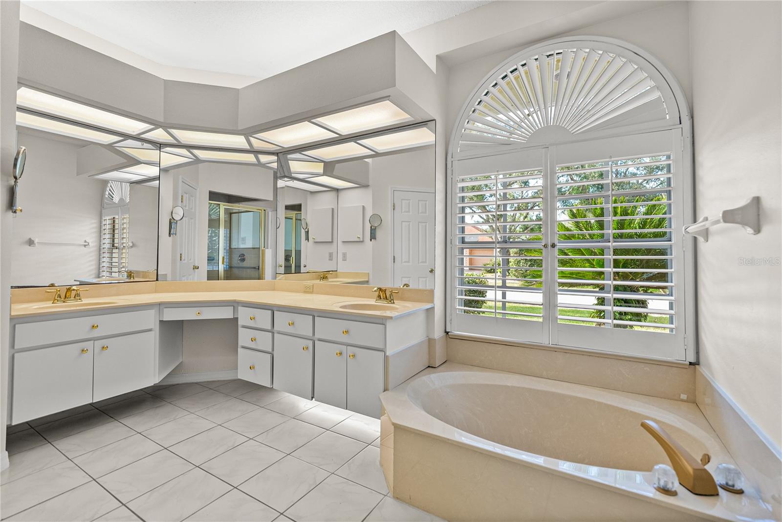 LAKE BERNADETTE - Residential