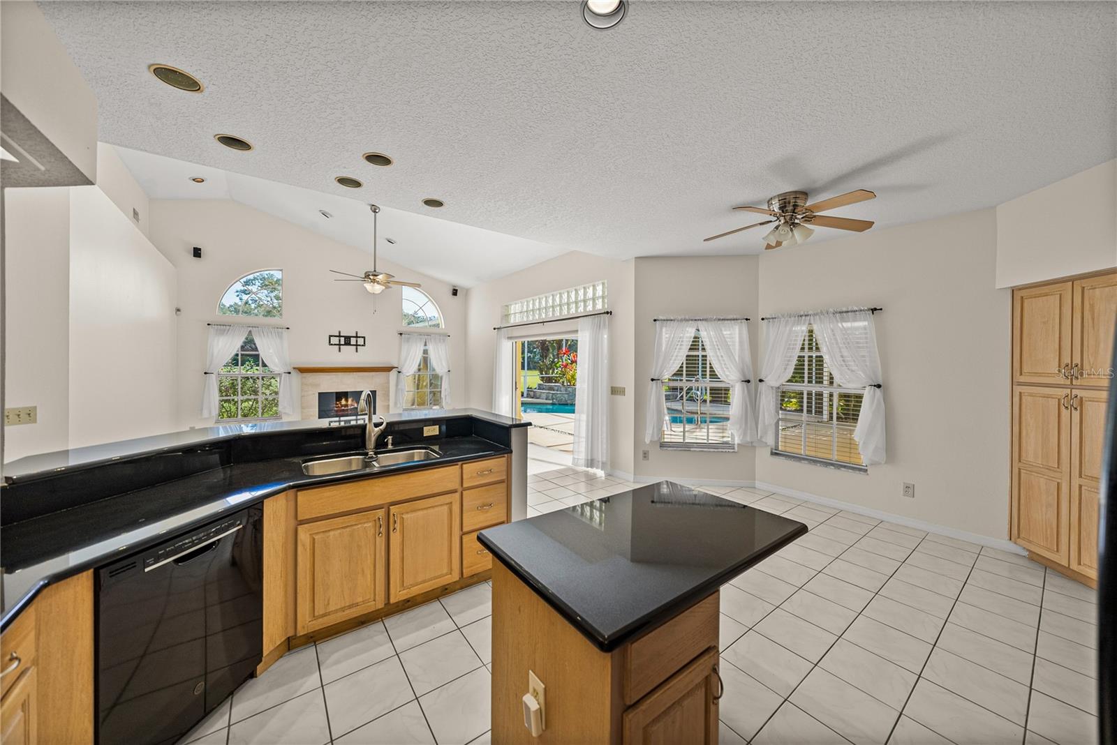 LAKE BERNADETTE - Residential