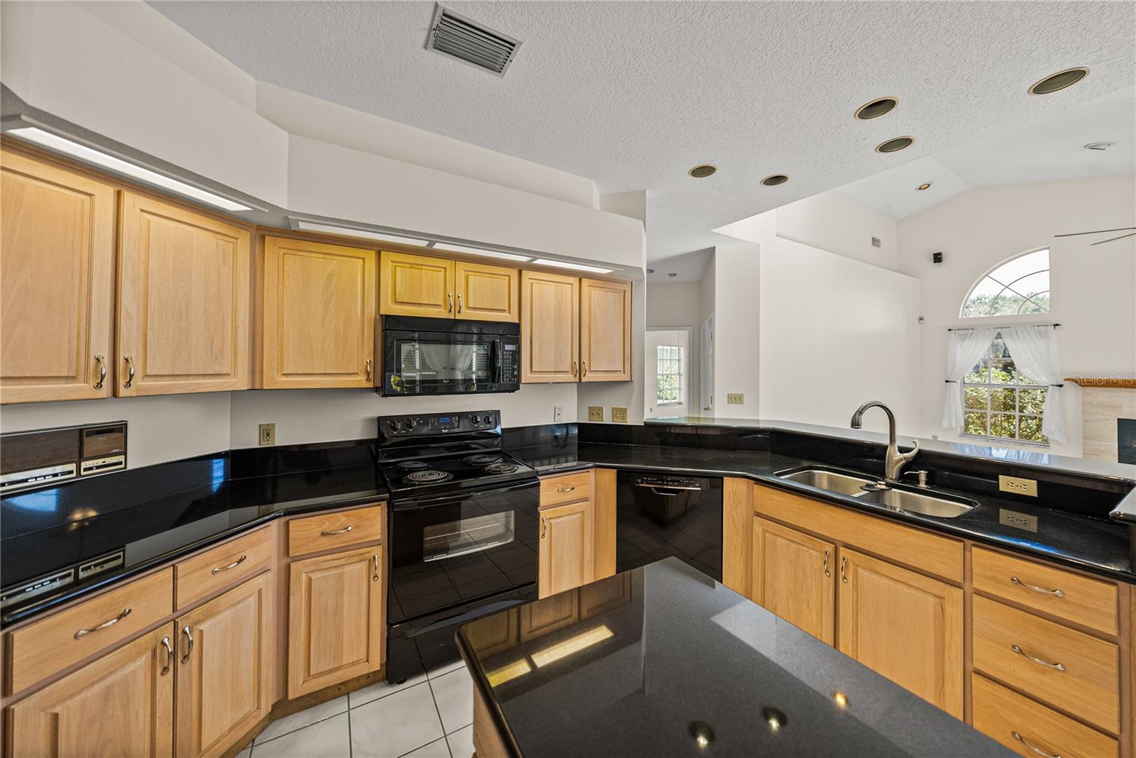 LAKE BERNADETTE - Residential