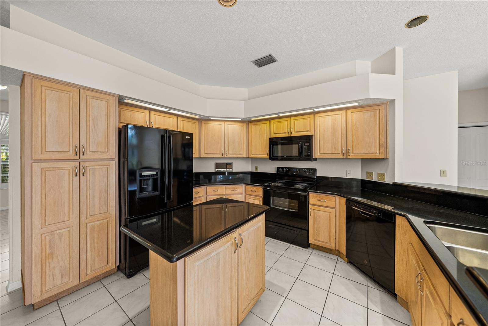 LAKE BERNADETTE - Residential