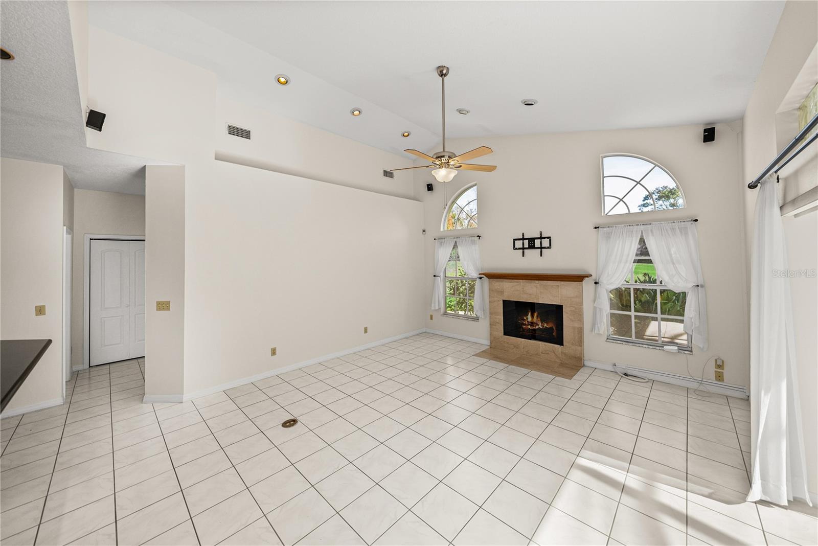 LAKE BERNADETTE - Residential