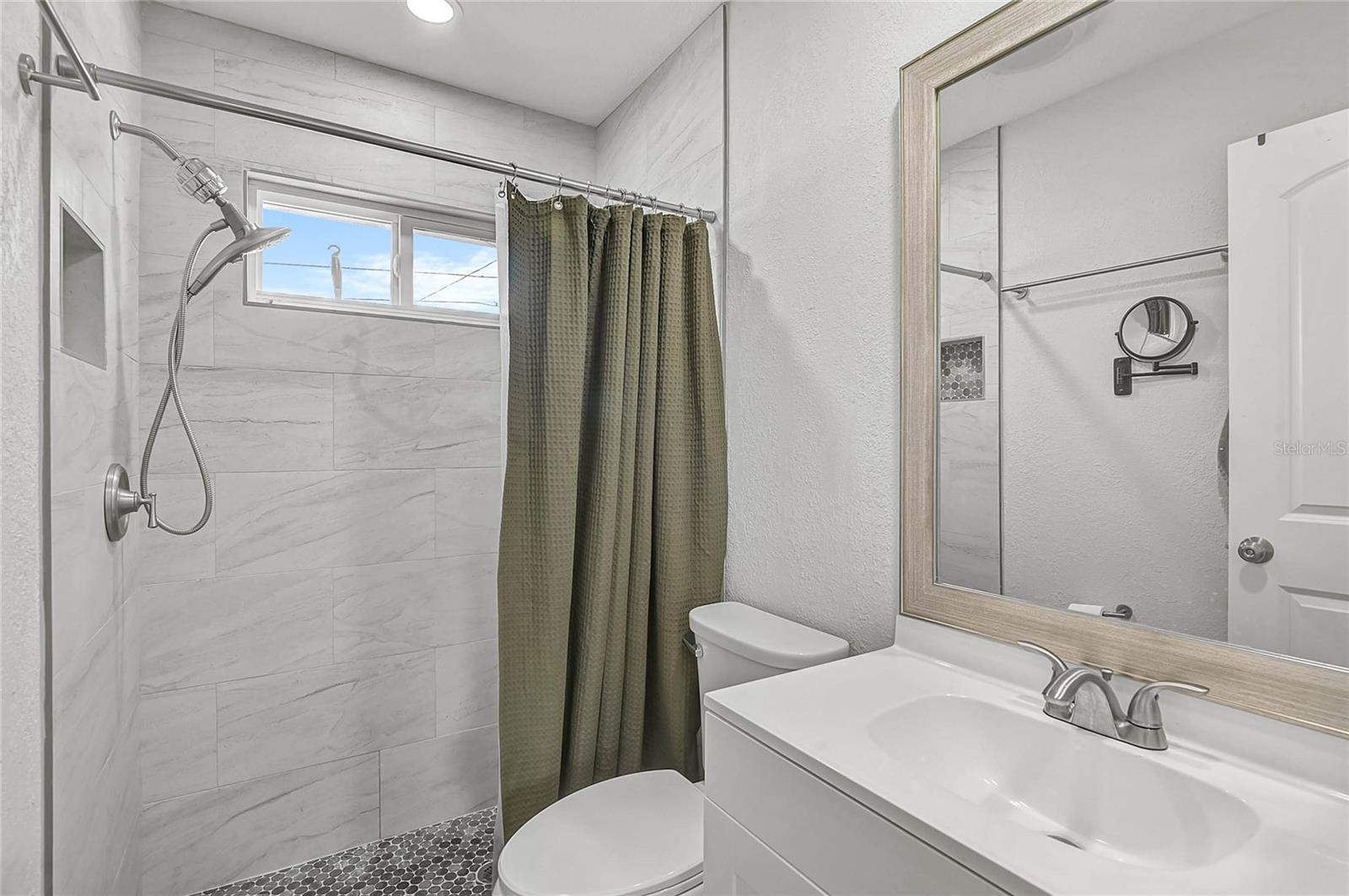 SOUTH VENICE - Residential