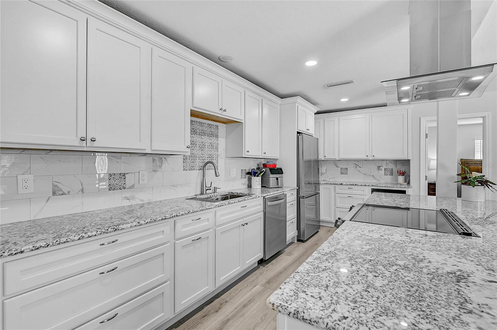 SOUTH VENICE - Residential