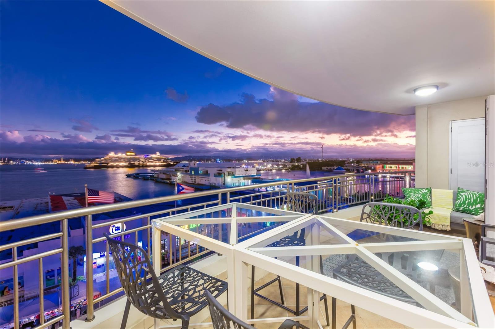 HARBOR PLAZA - Residential