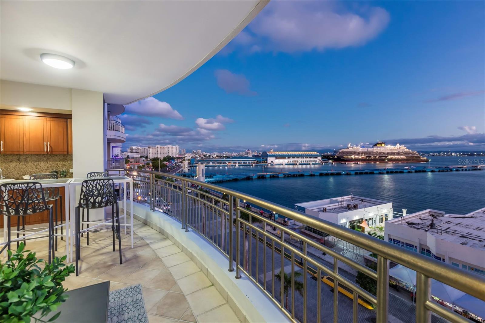 HARBOR PLAZA - Residential