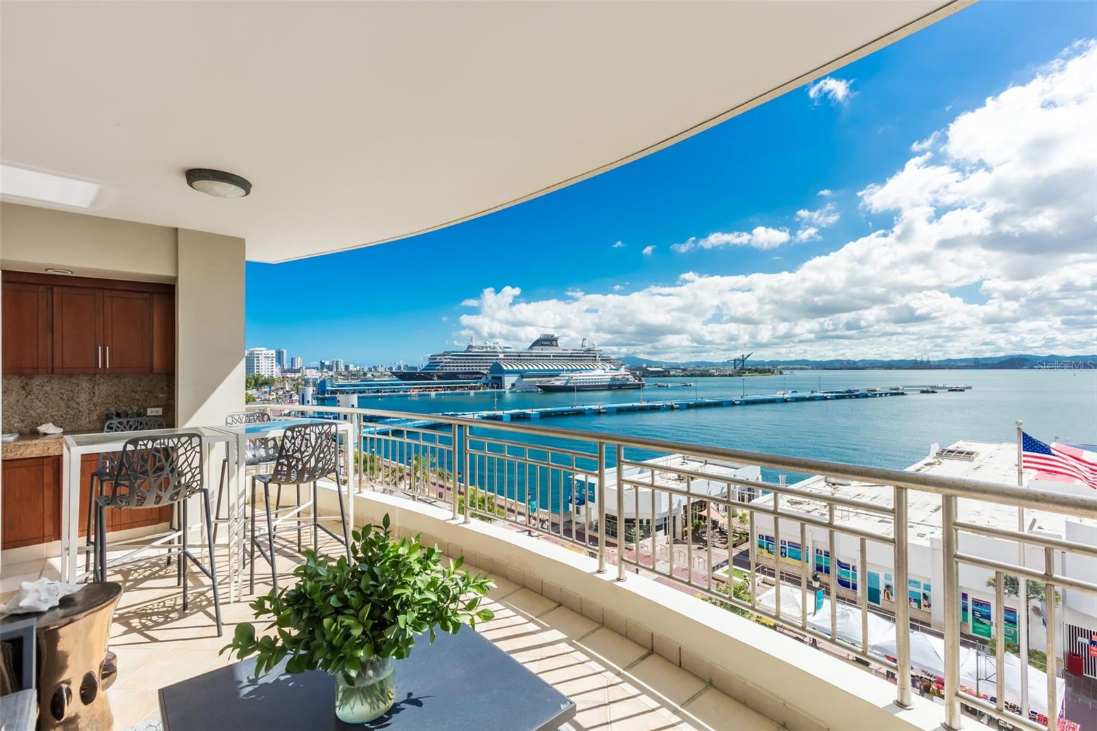 HARBOR PLAZA - Residential