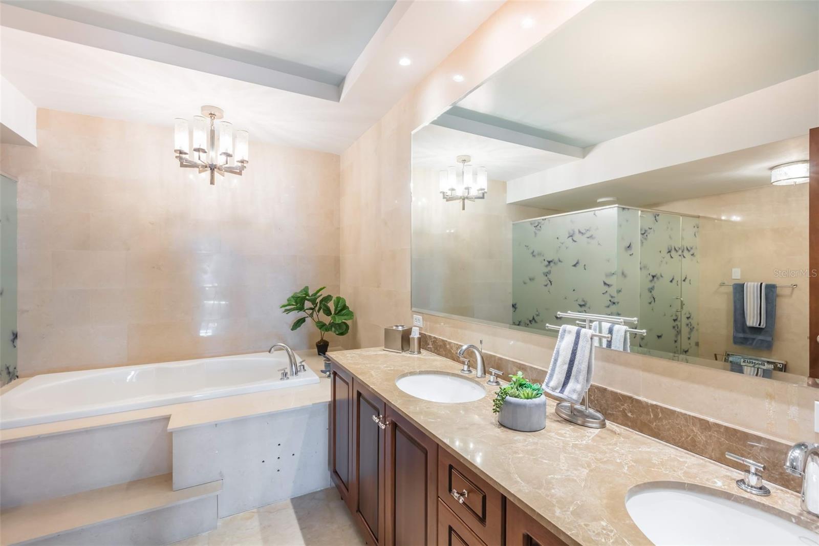 HARBOR PLAZA - Residential