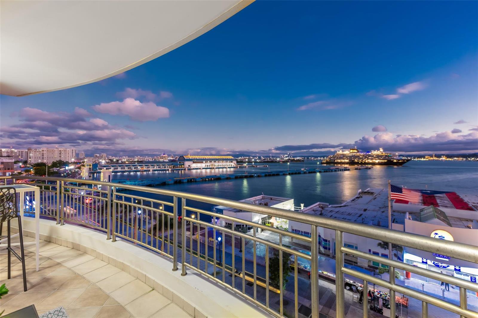 HARBOR PLAZA - Residential