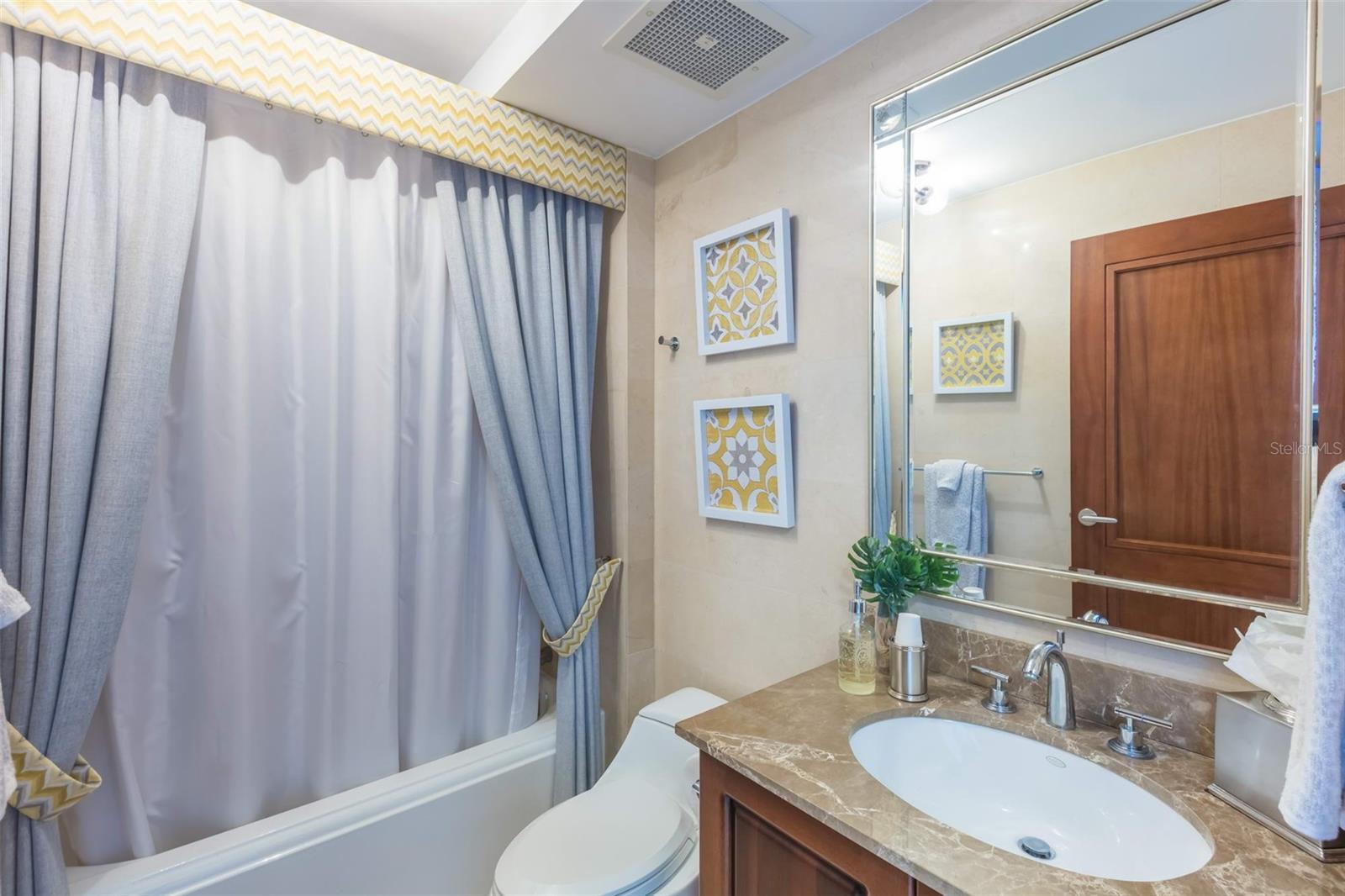 HARBOR PLAZA - Residential