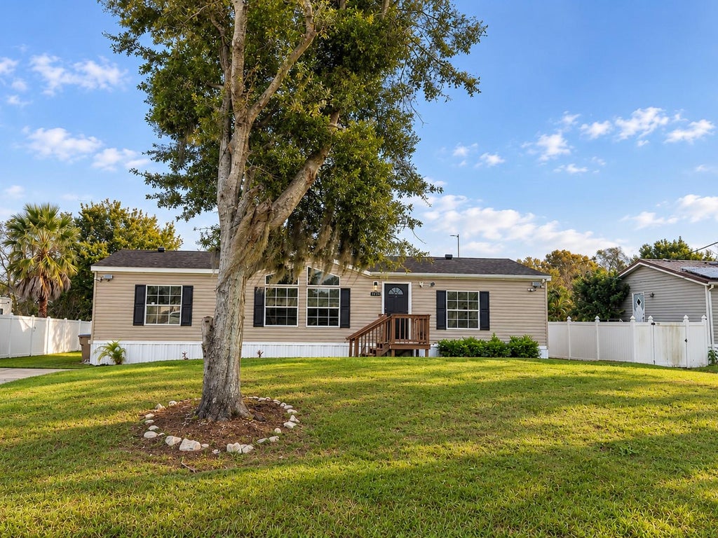 Photo of 3725 Silver Lake Drive, Kissimmee, FL 34744 (MLS # S5160390)