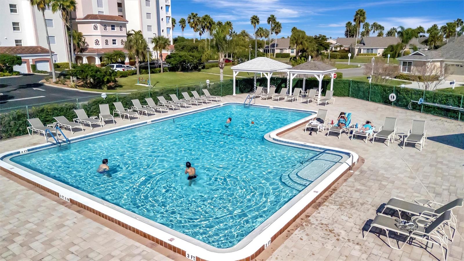 CAPTAINS COURT - Residential