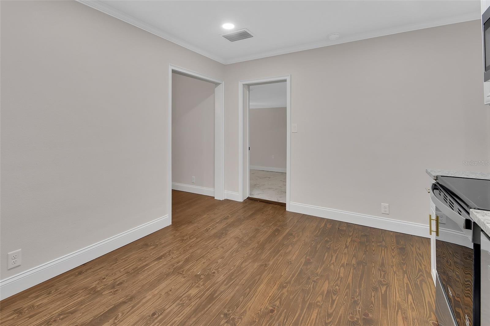 WEST LAWN - Residential