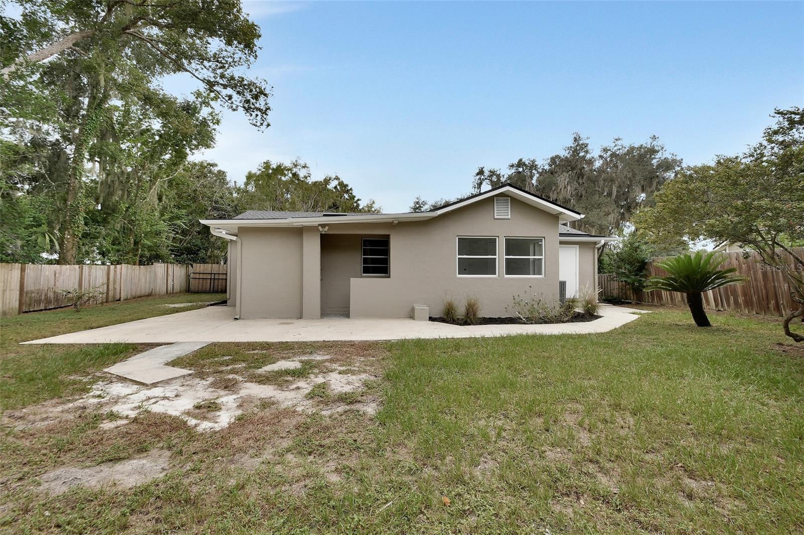 WEST LAWN - Residential