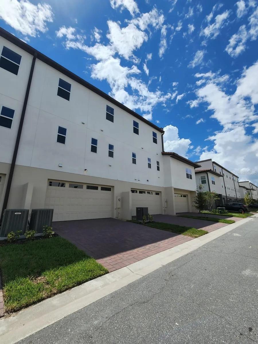 EAGLE CRK VILLAGE K PH 1B - Residential Lease