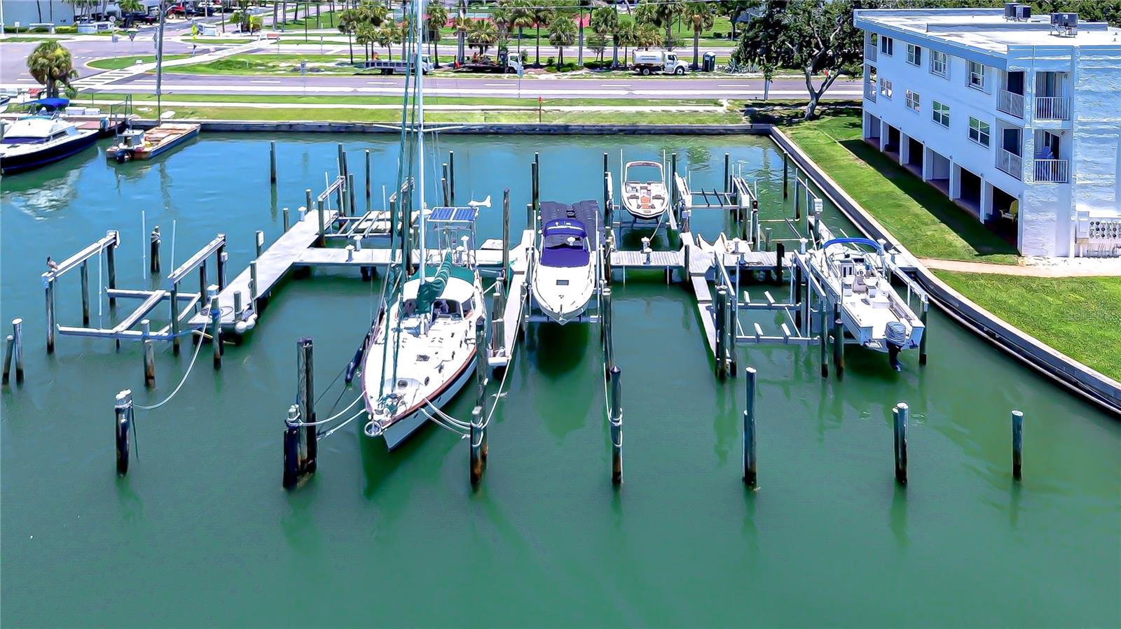 340 PINELLAS BAYWAY S 304