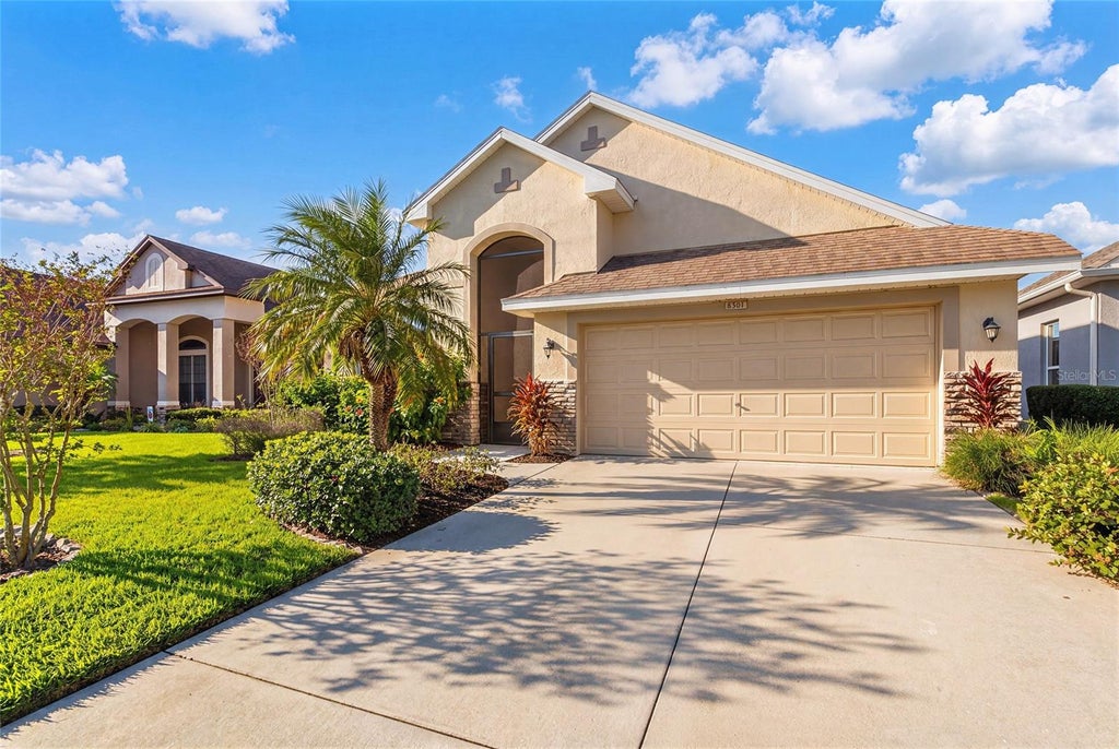 Photo of 8301 Bridgeport Bay Circle, Mount Dora, FL 32757 (MLS # OM733451)