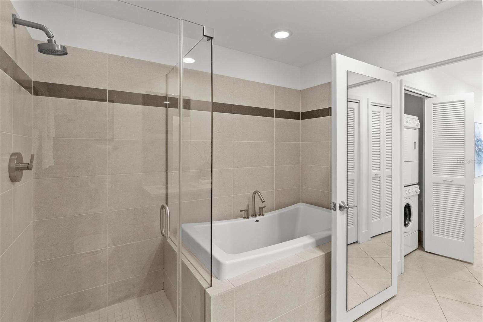 SIGNATURE PLACE CONDO - Residential