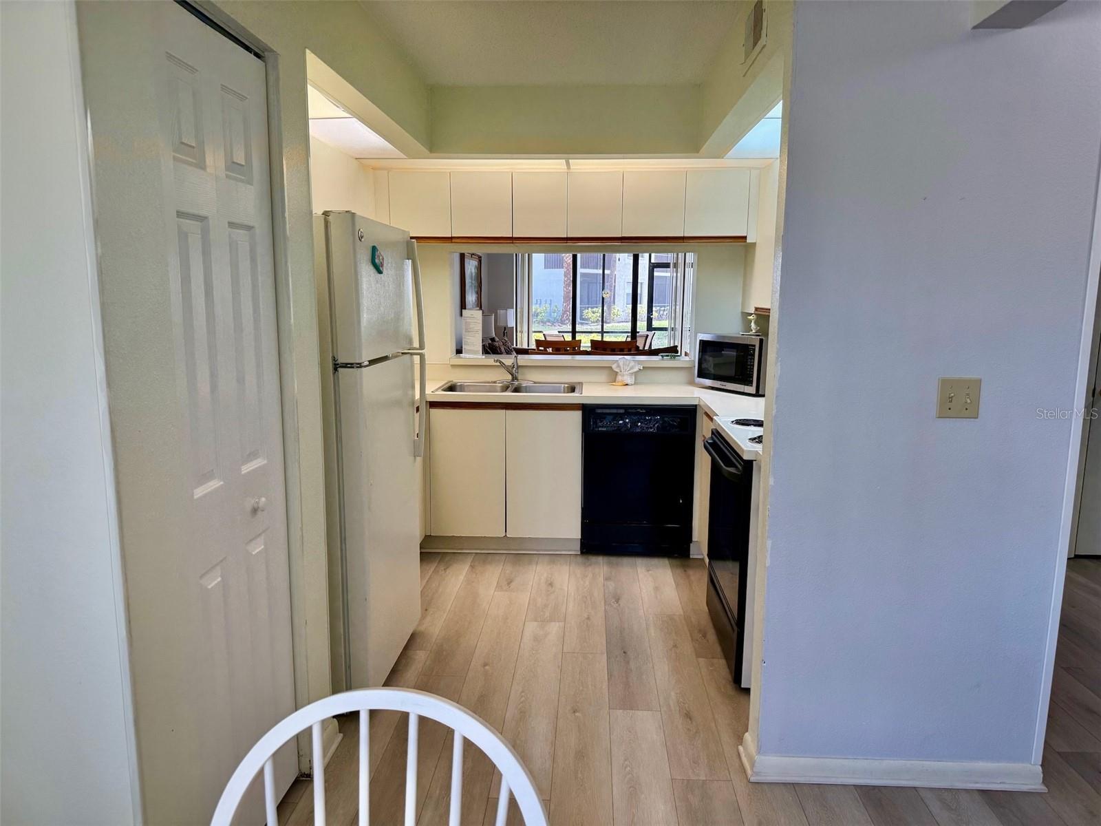 SHOREWALK BATH & TENNIS CLUB 11 - Residential