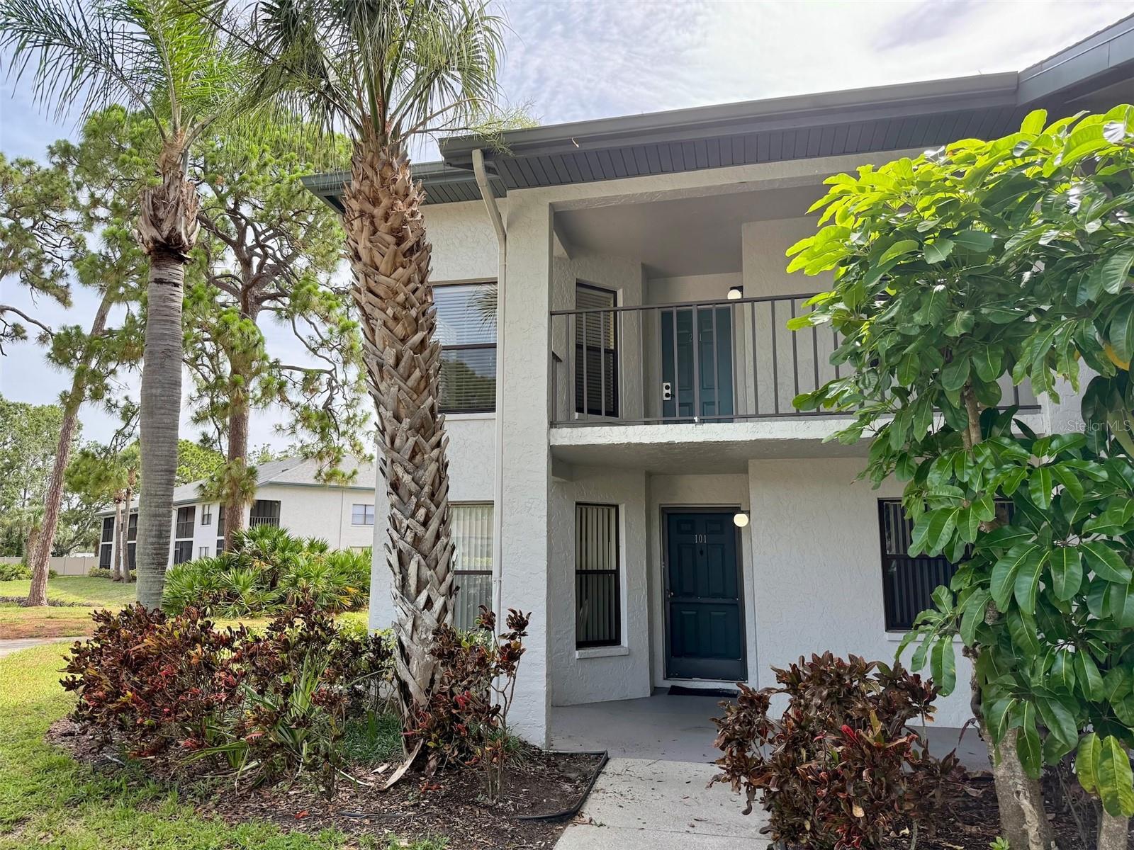 Welcome to Shorewalk, one of Bradenton's most sought-after resort-style communities! This beautifully maintained furnished corner first floor condo offers the perfect blend of comfort, convenience, and Florida lifestyle. Located just approx. 15 driving minutes from the Gulf beaches of Anna Maria Island, this spacious lakeview unit features 2 bedrooms and 2 full bathrooms, an open-concept living/dining area, and a screened-in lanai overlooking peaceful green space and mature landscaping and a stunning lakeview.
Whether you're looking for a full-time residence, vacation home, or investment property, Shorewalk is the ideal choice. This turnkey unit is rental ready and comes fully equipped for immediate enjoy. The community is well-known for its resort-style amenities, including two heated pools, hot tubs, two tennis/pickle ball courts and a clubhouse. Short-term rentals are allowed, making it Airbnb/VRBO-friendly with a great income-generating potential! Supermarkets and restaurants are in walking distance. Very convenient to airports: 25 Minutes to the Sarasota Airport, 90 Minutes to the Tampa Airport.
The world-class IMG academy is just around the corner. Don't wait request now a showing!!!