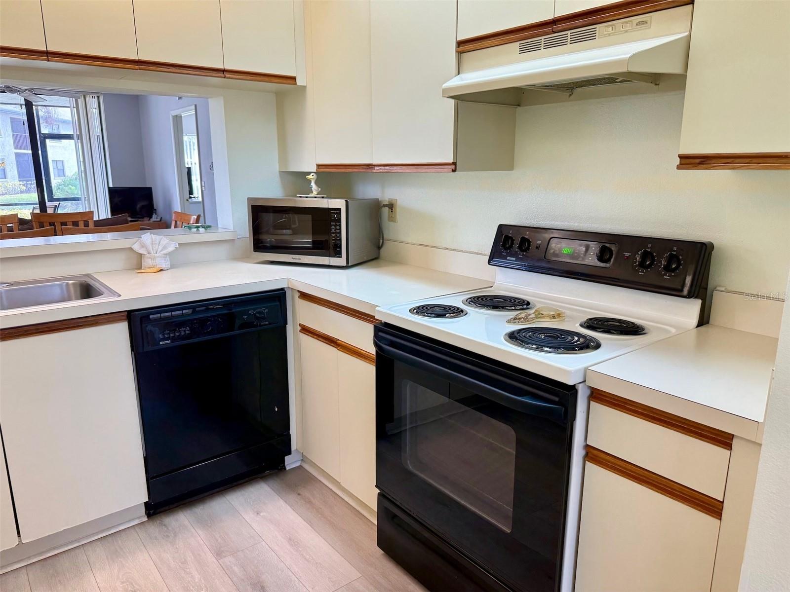 SHOREWALK BATH & TENNIS CLUB 11 - Residential