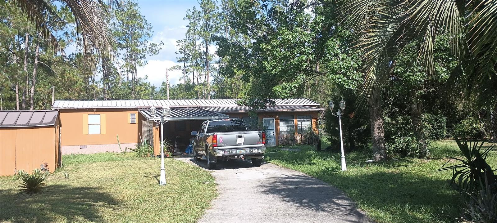 2BR/2BA needs tlc. In Ocklawaha
