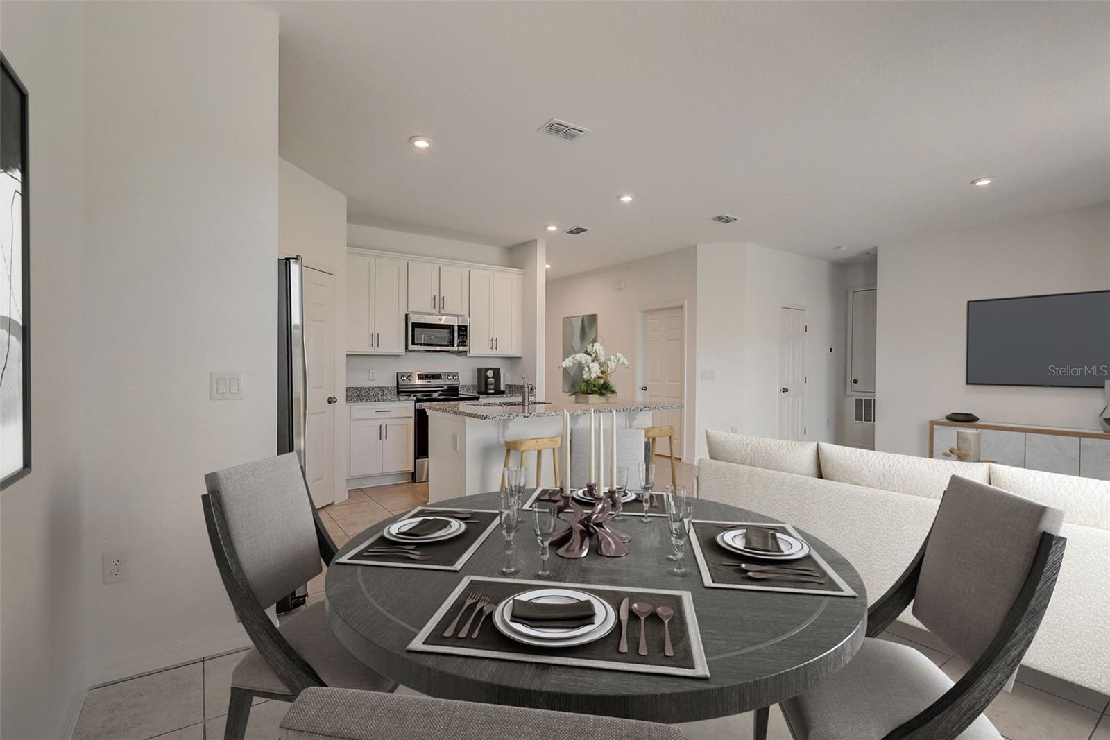 SILVER LAKE POINTE - Residential