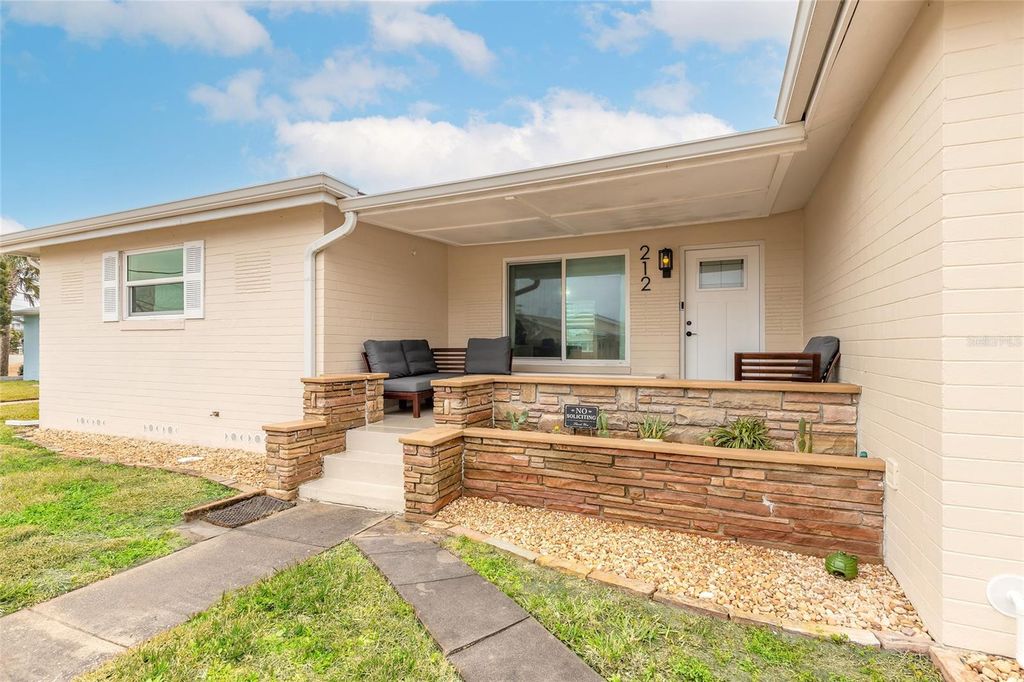 Photo of 212 Bonner Avenue, Daytona Beach, FL 32118 (MLS # V4947256)